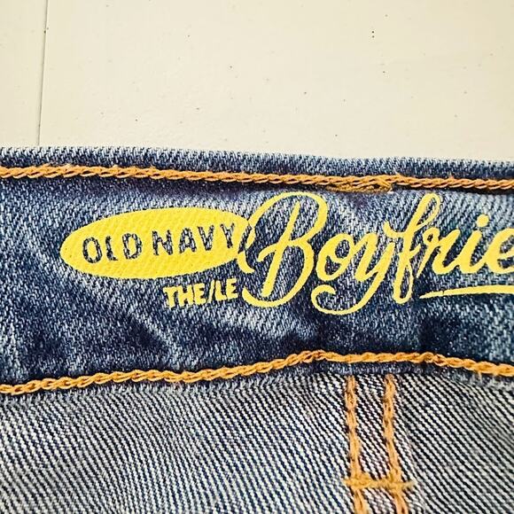 Old Navy Mid Rise Boyfriend Straight Jeans Womens Size 6 Medium Wash Blue Denim - Picture 5 of 7